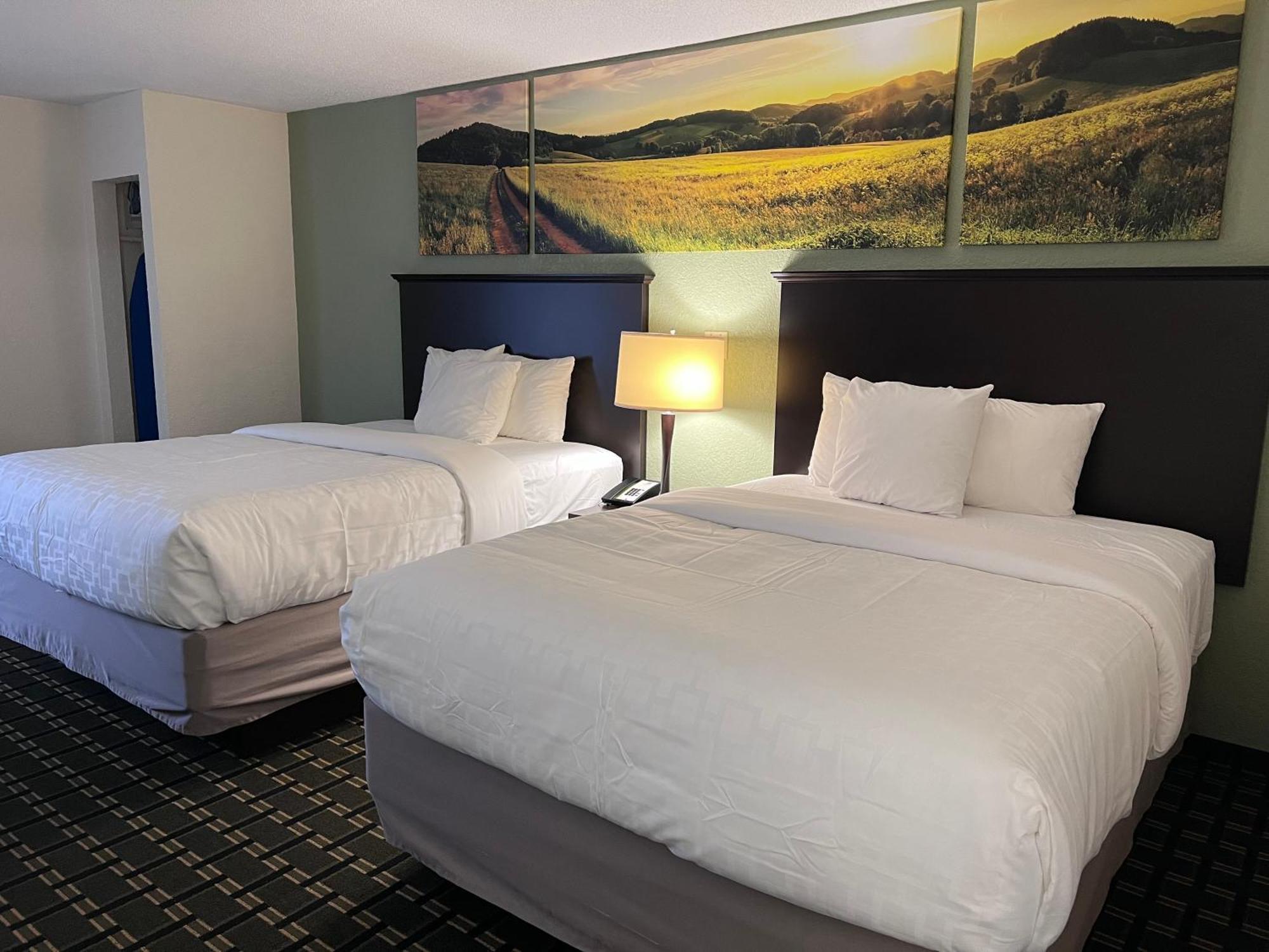 Hotel Clarion Pointe 3*