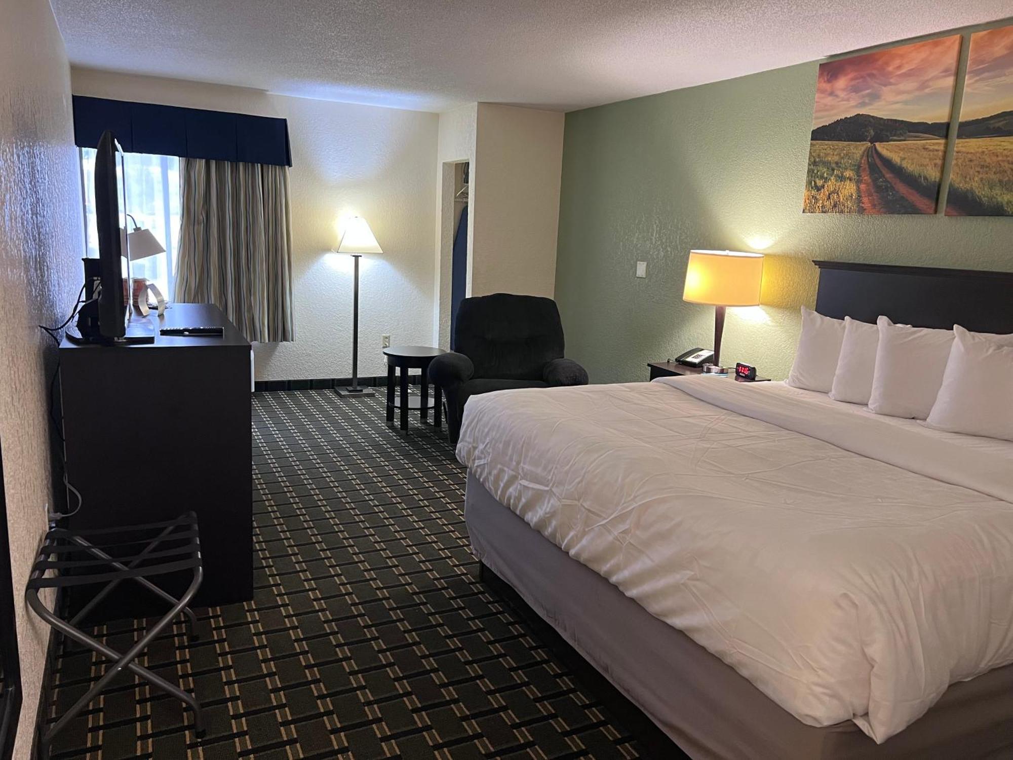 Clarion Pointe Hotel