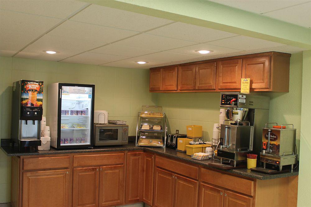 Hotel Clarion Pointe 3*